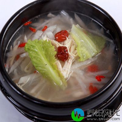 归圆炖鸡肉汤