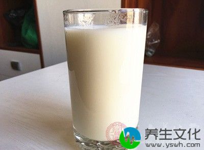 牛奶和韭菜或菠菜不能一起吃