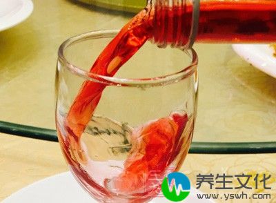 使用红酒去细纹