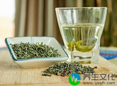 喝浓茶会使大脑保持兴奋的状态