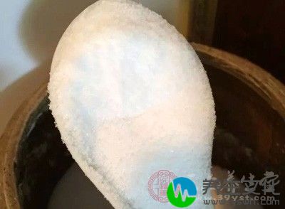 传统食盐中氯化钠纯度高达95%以上