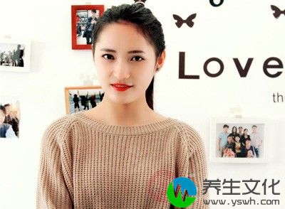 我们常常形容一个非常有魅力的美女“有女人味”，