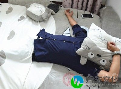 男性更年期每天应该睡10-12个小时以保证充足的睡眠