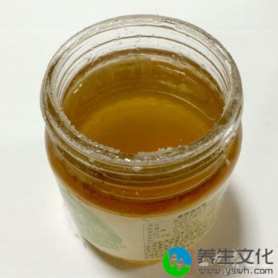 生绿豆粉300克，红豆沙适量，蜂蜜120ML，芝麻油80ML，凉白开90ML