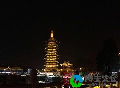 看外面，你们这个病房外面的夜景，真的很好看