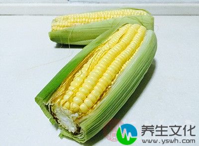 玉米等含淀粉类丰富的食物，否则会加重症状，也无法缓解便秘症状