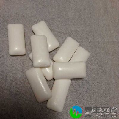 早上起床之后，可以食用一颗无糖口香糖