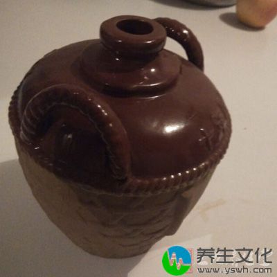 将甜瓜子放在白酒中浸泡