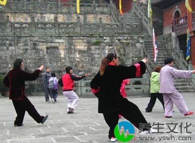 太极拳多以慢速走圆及弧