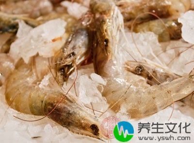 因为鱼、虾、蟹等海产品含有丰富的蛋白质和钙(钙食品)等营养素