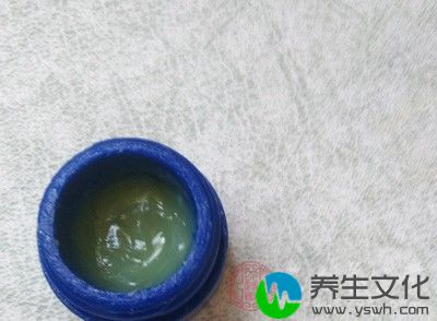 红眼药膏涂抹去红血丝