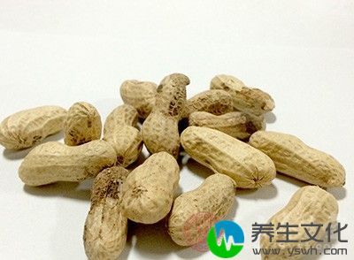 不易消化的食物尽量少吃，这类食物有花生、核桃