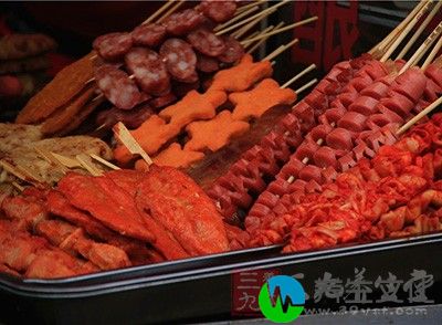 街边烤串——羊肉串可能是“假肉”涂了添加剂