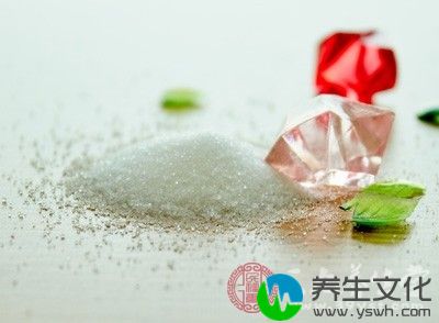 去角质，取适量代谢竹盐涂抹腿部，竹盐富含玫瑰提取精华和优质竹盐