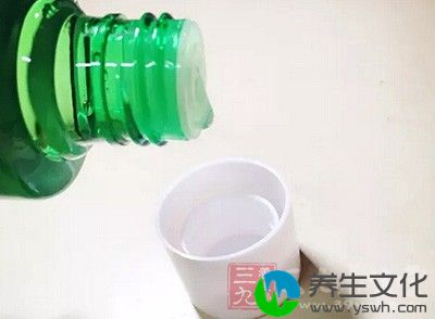 美容院通常都会使用双氧水起到美白的作用