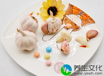 大蒜10克，白糖适量