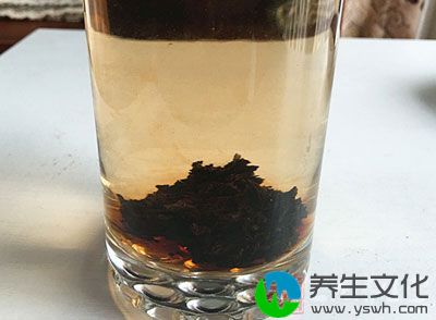 山豆根1g、大黄0.3g、升麻3g、绿茶3g