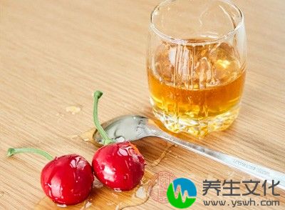 一片土司，搭配茶和蜂蜜