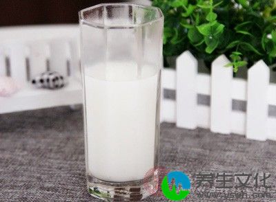 排气、腹泻过强时，应少食糖及易产生发酵的食物