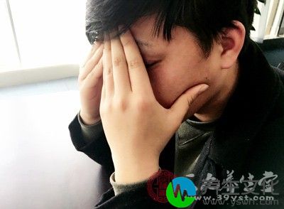 患有肾虚的男性朋友会呈现畏寒，怕冷、怕风吹的状况