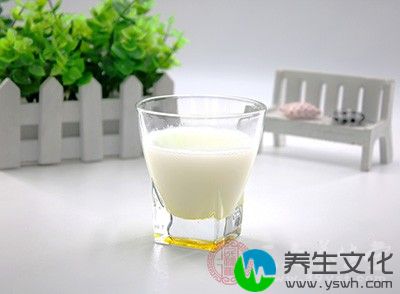 牛奶中含有使人产生困倦感觉的生化物质色氨酸