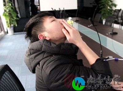 感冒会并发一些全身症状，如发热、全身无力、肌肉酸痛等