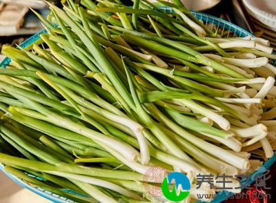 撒上葱花，等到稍微放凉后就可以食用