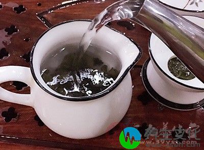 高血压病患者忌饮浓茶，尤其是忌饮浓烈红茶