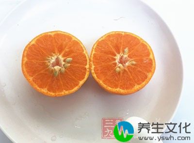 鲜枣，柑橘、番茄、土豆、动物肝肾、乳类、豌豆、红薯、禽蛋、燕麦片、菠菜、莴苣等