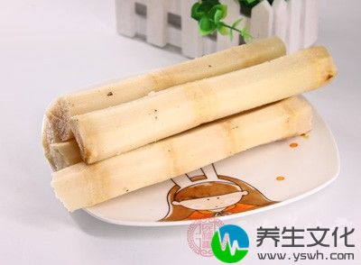 食用甘蔗可以清火利咽，缓解症状