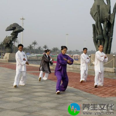 练习太极拳时，要求四肢“节节贯穿”