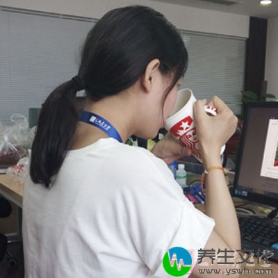 这个错误修正很简单，带个水瓶在身旁，定时喝水就好