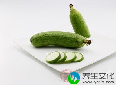 丝瓜能润滑皮肤，防止皮肤产生皱纹