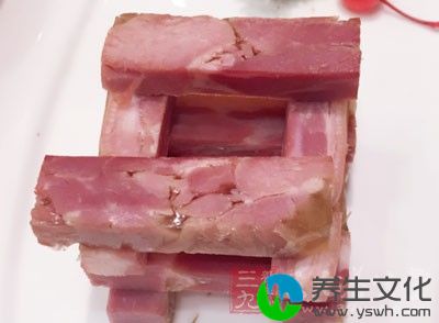 大量食用牛肉、羊肉等红肉以及热狗和培根等加工肉类会增加死亡率