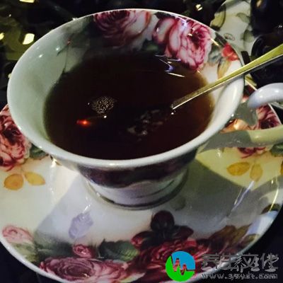 红茶比绿茶要养胃，适合和牛奶搭配