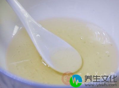 进食糖块、果汁、蜂蜜、甜点等