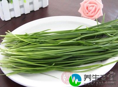 所以这段时间内还要尽量避免食用芹菜、韭菜、茼蒿等粗纤维食物