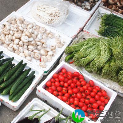 平常应摄取蔬菜、水果、乳制品、豆腐、海带、紫菜类的食物