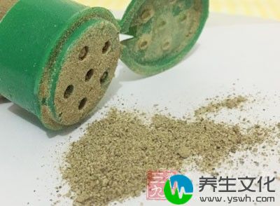 待饭煮至喜好熟度后,拌入鲜奶油,巴西里末及毛豆,并以适量盐及胡椒调味