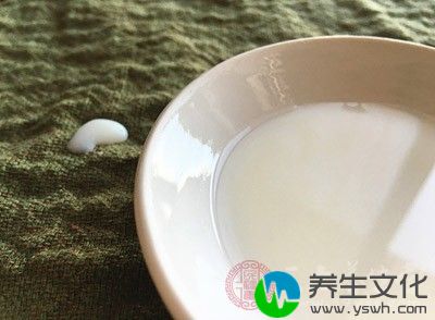 乳酪类是痛经的祸源如牛奶、起司、奶油、酵母乳，这些食物会破坏镁的吸收