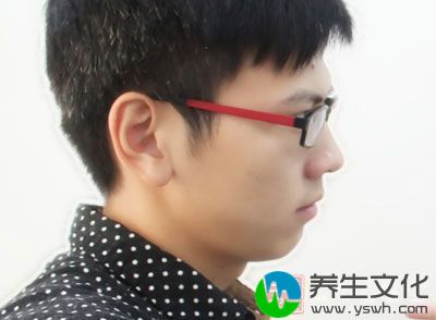 耳朵小的男人多半是保守型的