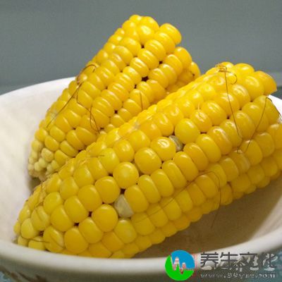 玉米粒50-100克，米饭一碗，黄瓜30克