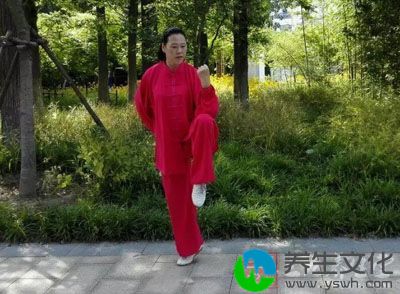 打武当太极拳不仅可增强心肺耐力及下肢肌力