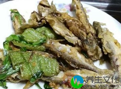 高血压病患者要控制富含胆固醇的动物脂肪和其他食物