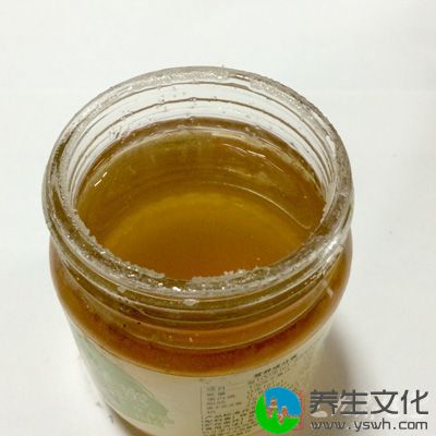 蜂蜜可以起到滋润补水的效果