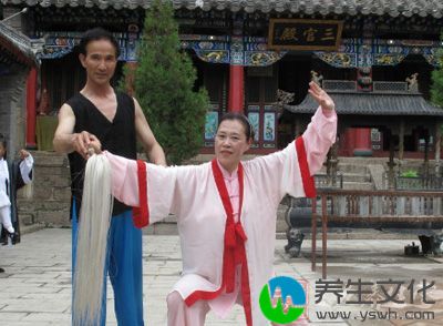 太极拳是内家拳，“在内不在外”