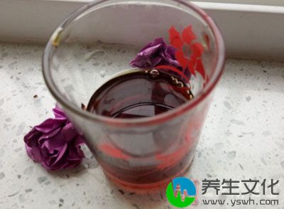 上药洗净切碎，用45～60度白酒1000ml浸泡