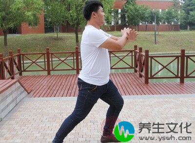 因此，要加强身体保健。运动是更年期男性保健的好方法