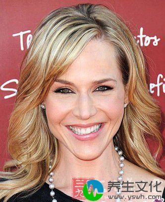 Julie Benz