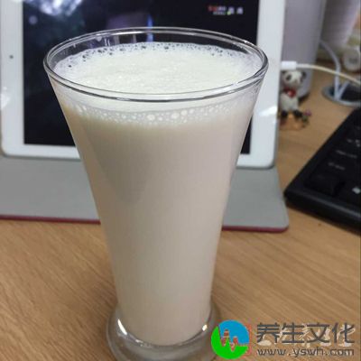 牛奶中含有大量的乳酸等有机营养物质